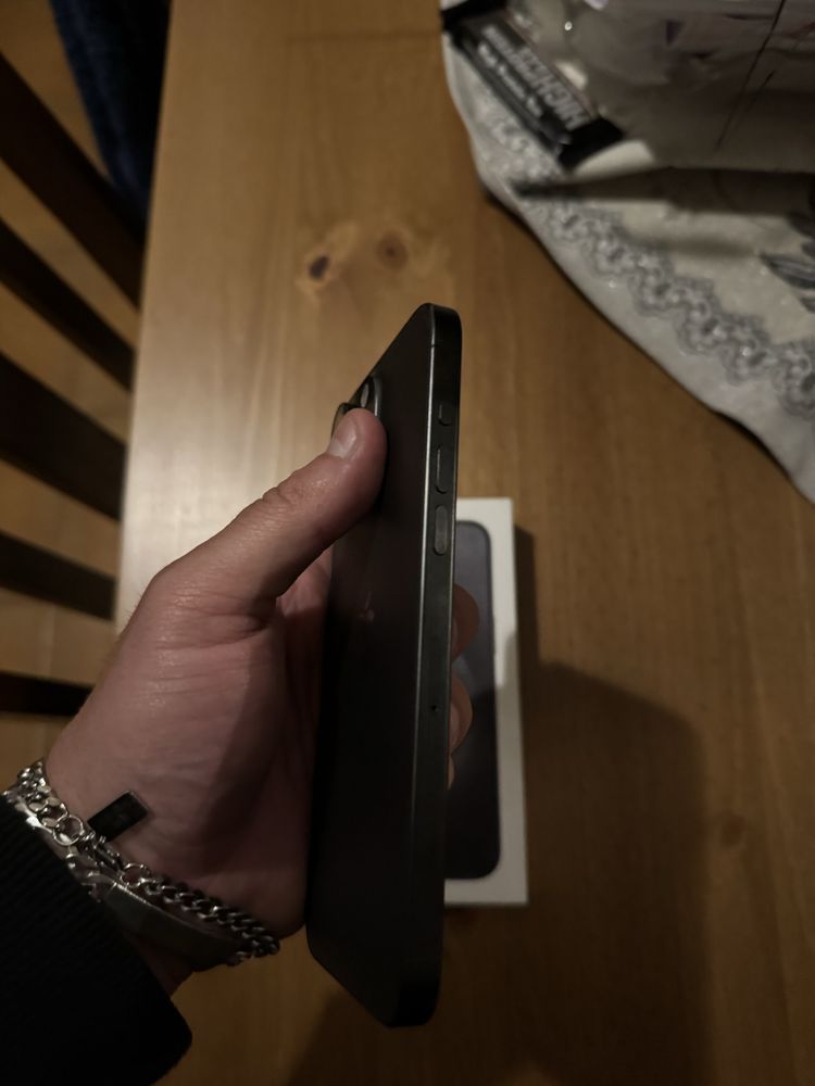 Iphone 15 pro max novo. Bateria a 100%. Com garantia