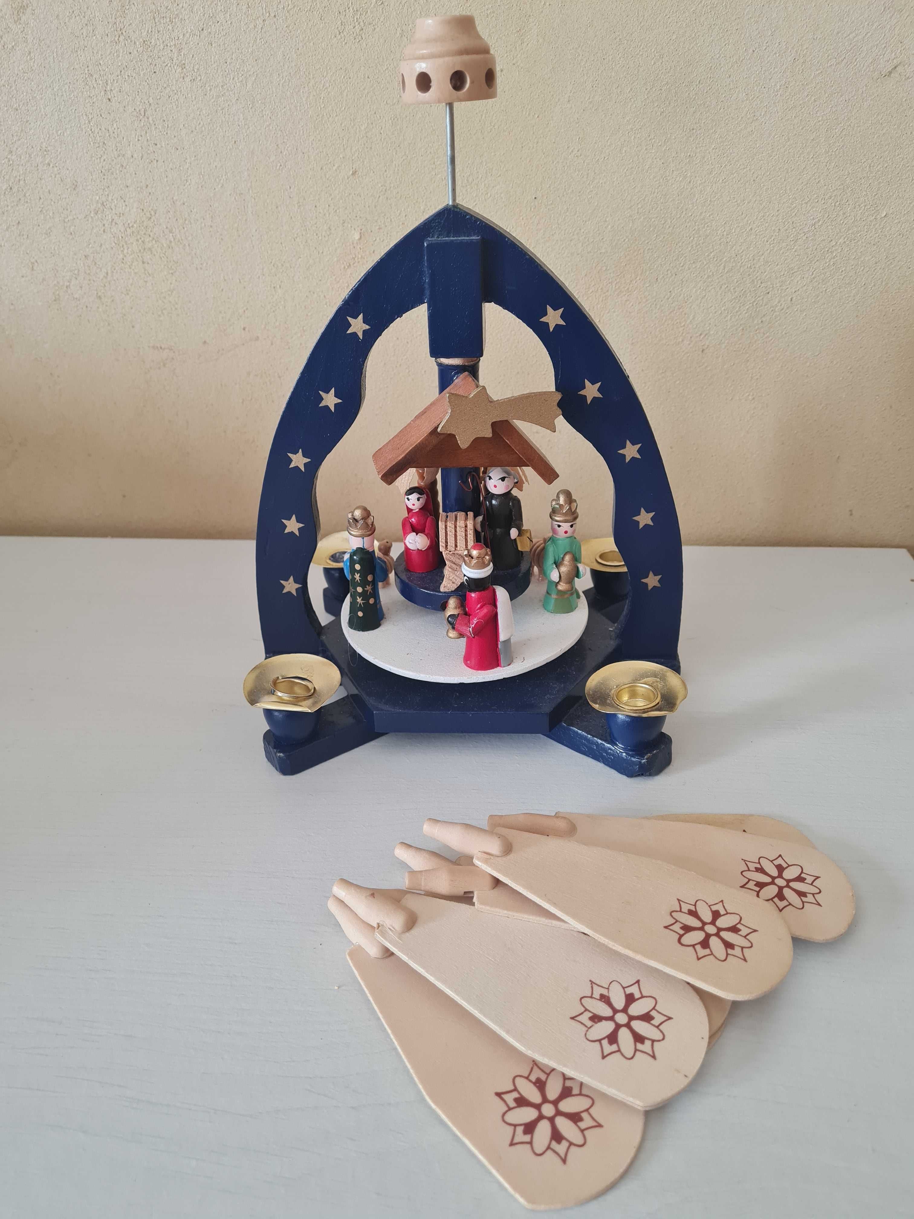 Presépio de madeira giratório