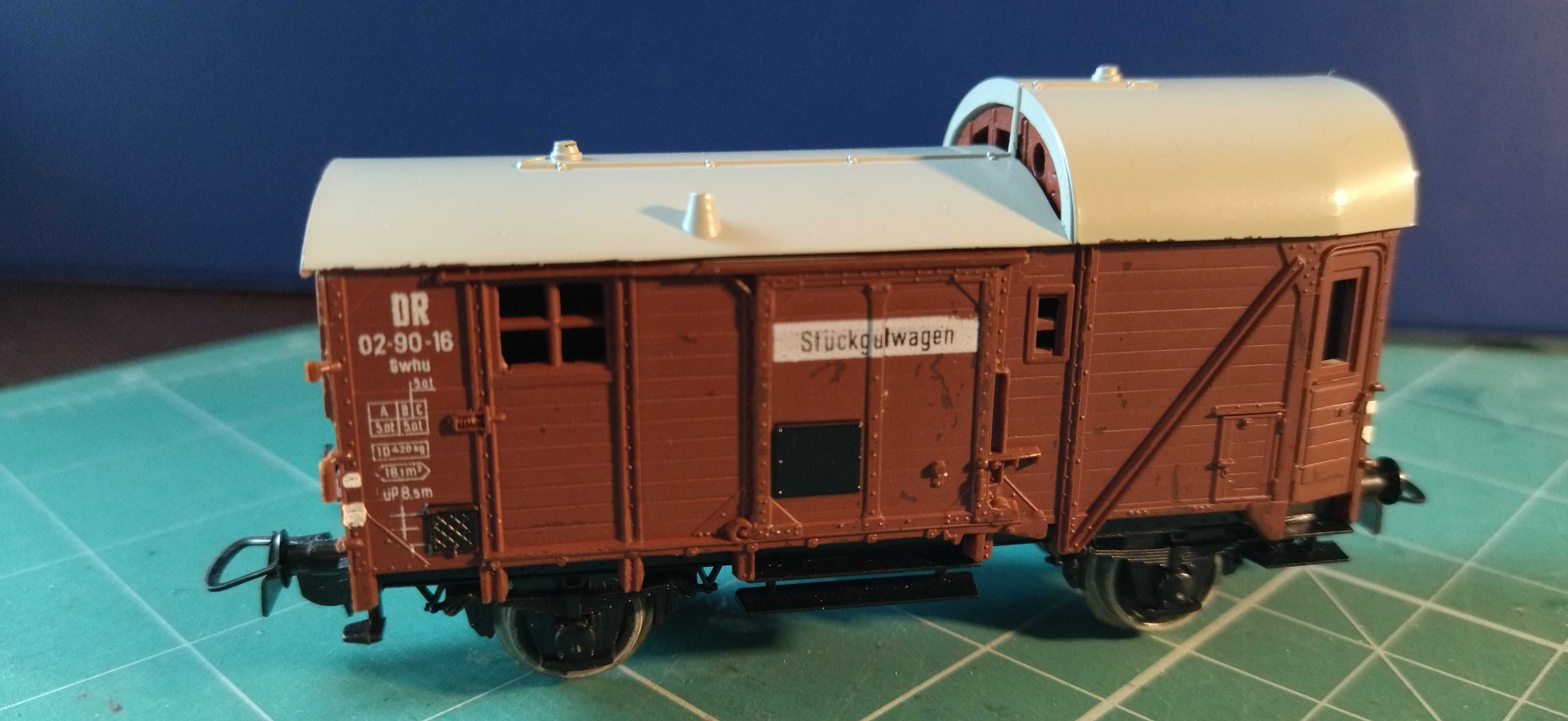 Model wagonu pocztowego, 2 osiowy, skala H0 (1:87) 5/6605/015