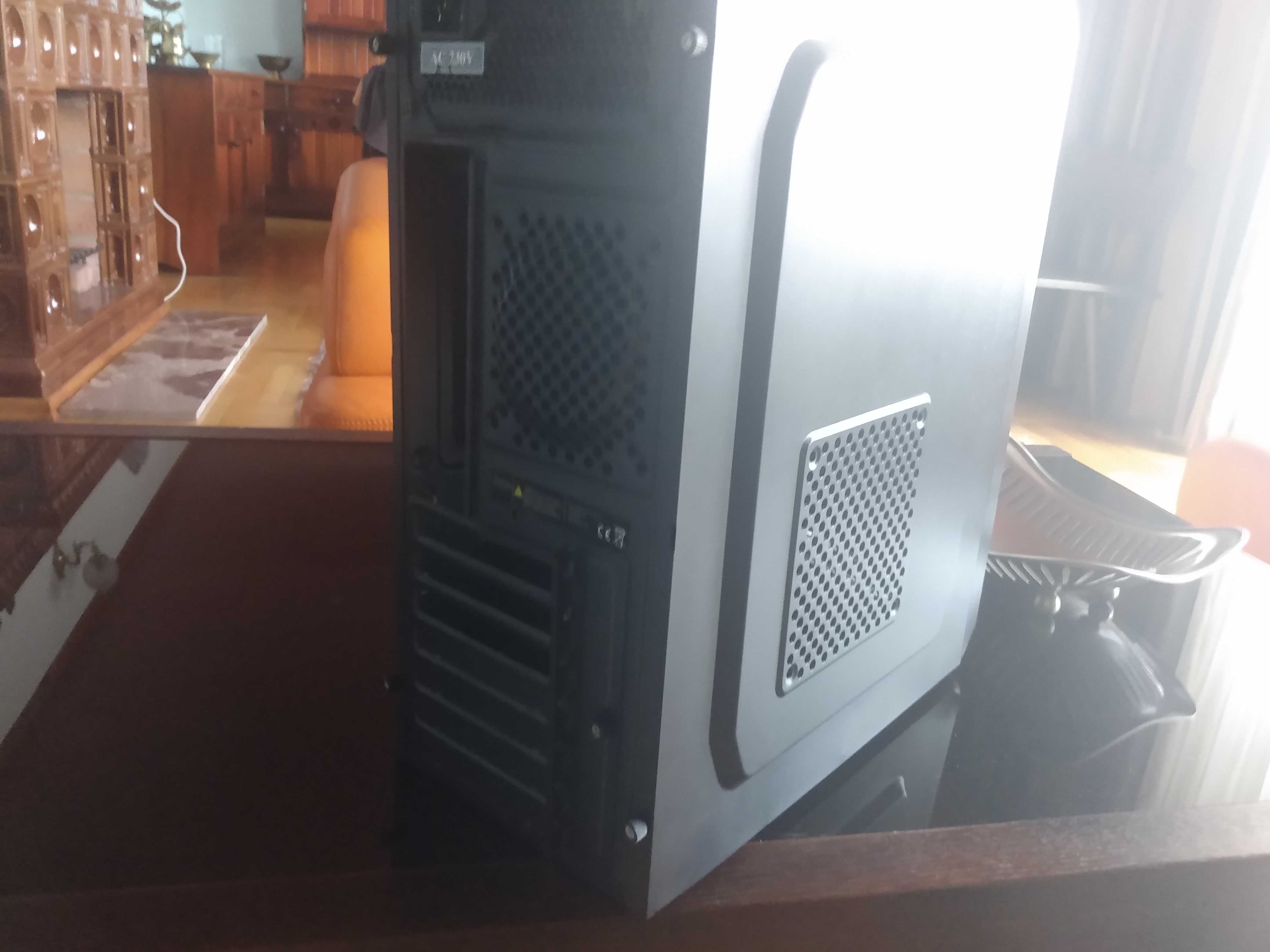 Obudowa Logic K3 z zasilaczem 600W 80 Plus Bronze