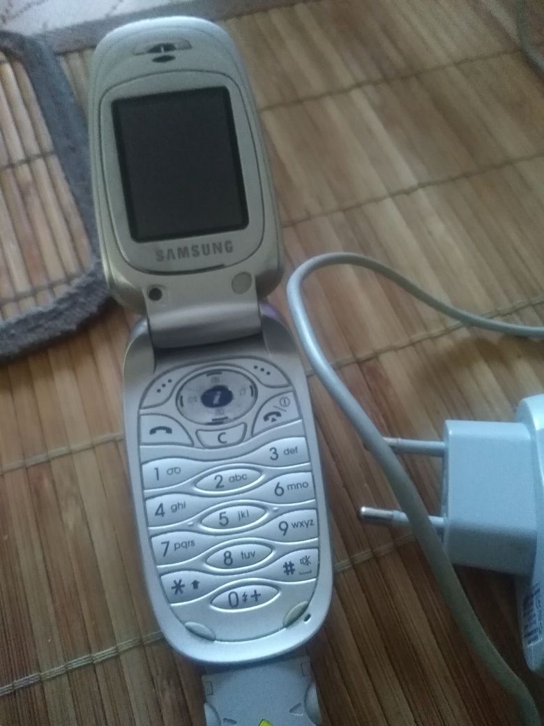 Samsung z klapka i ładowarka nieaprawny