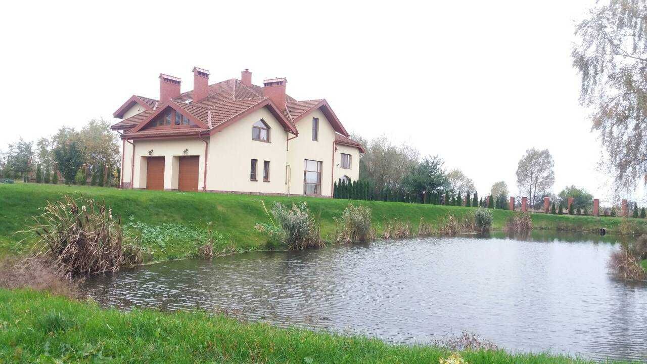 Оренда фешенебельного будинку у Зимна Вода біля соснового лісу