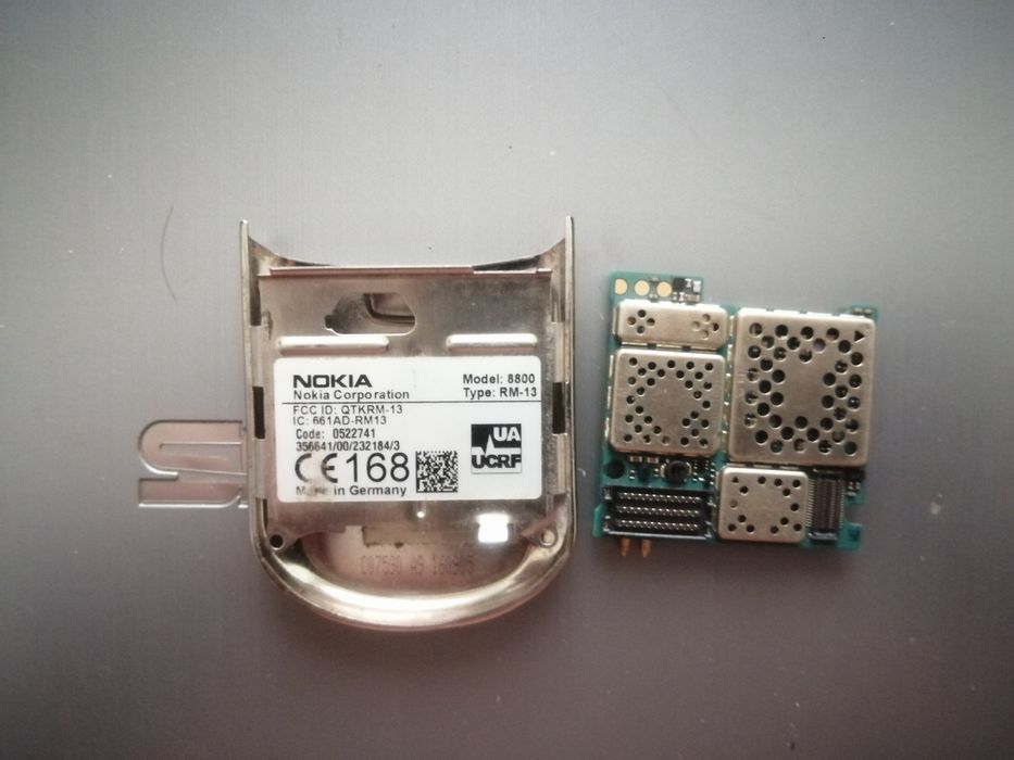 Продам Nokia 8800 ;, 8910 на запчастини