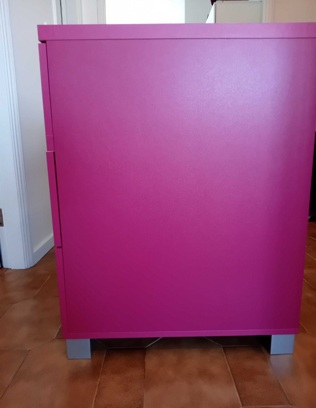 Secretária cor-de-rosa (120x76x58cm)
