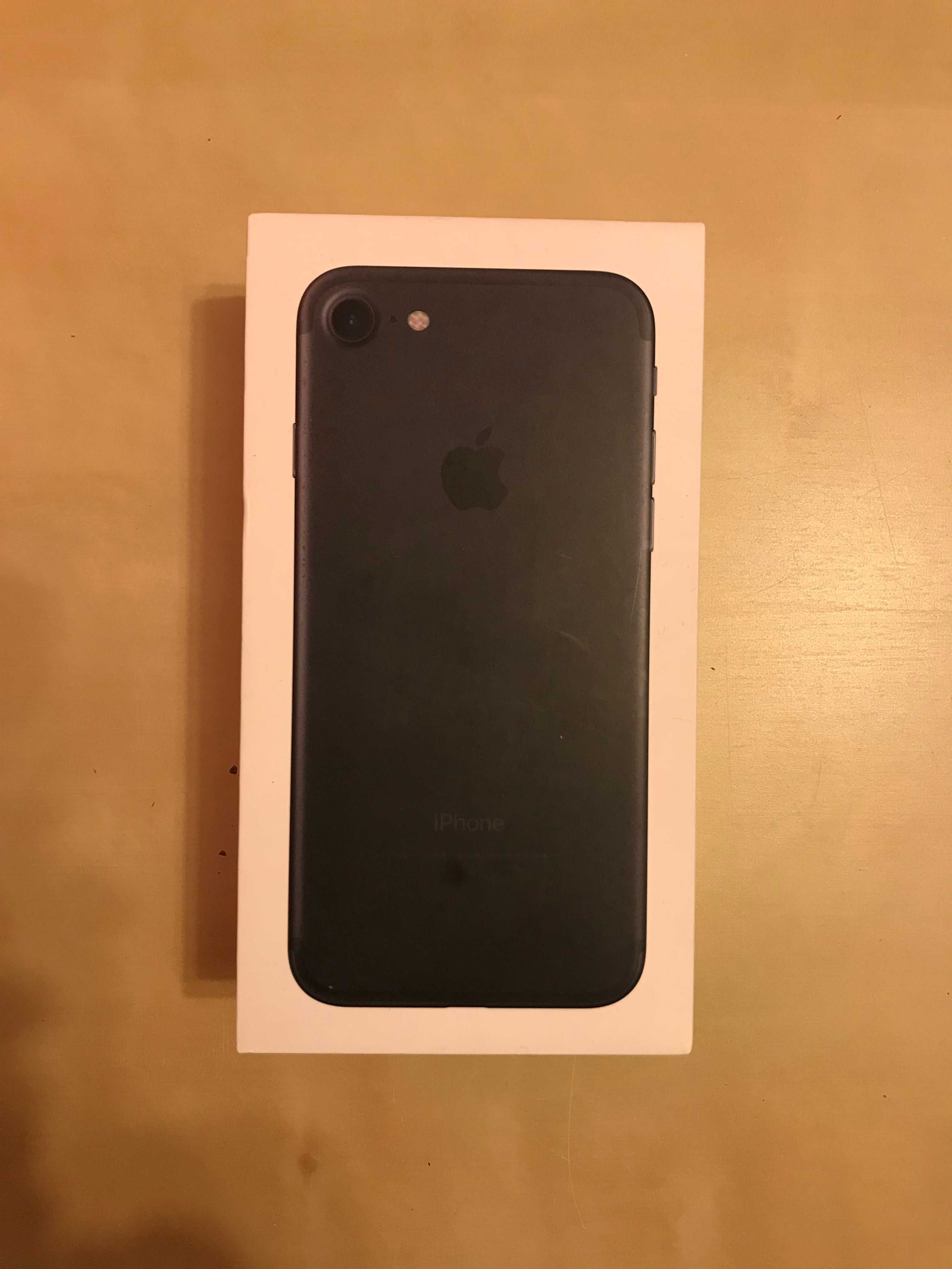 Pudełko do Iphone 7 z dodatkami