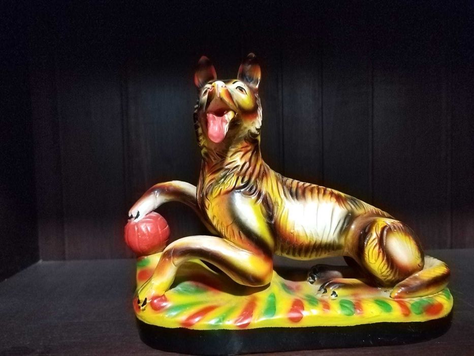 Cão com bola - Faiança de Coimbra -excecional dimensão e pintura