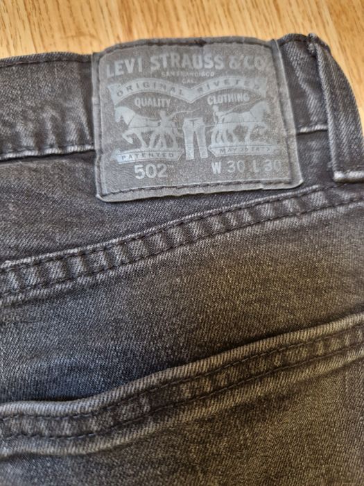 Levi's 502 Pretas