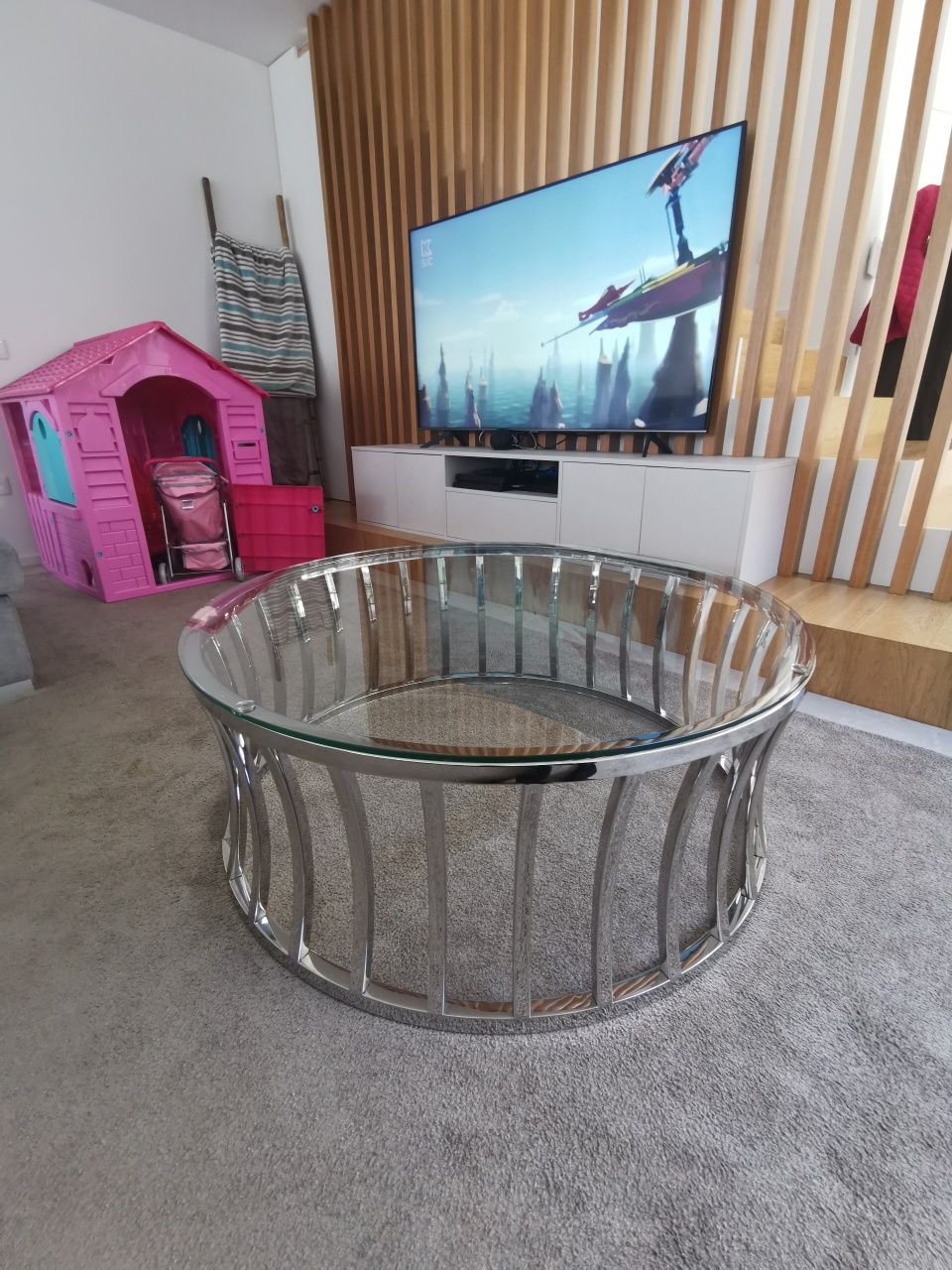 Mesa de centro em alumínio e vidro