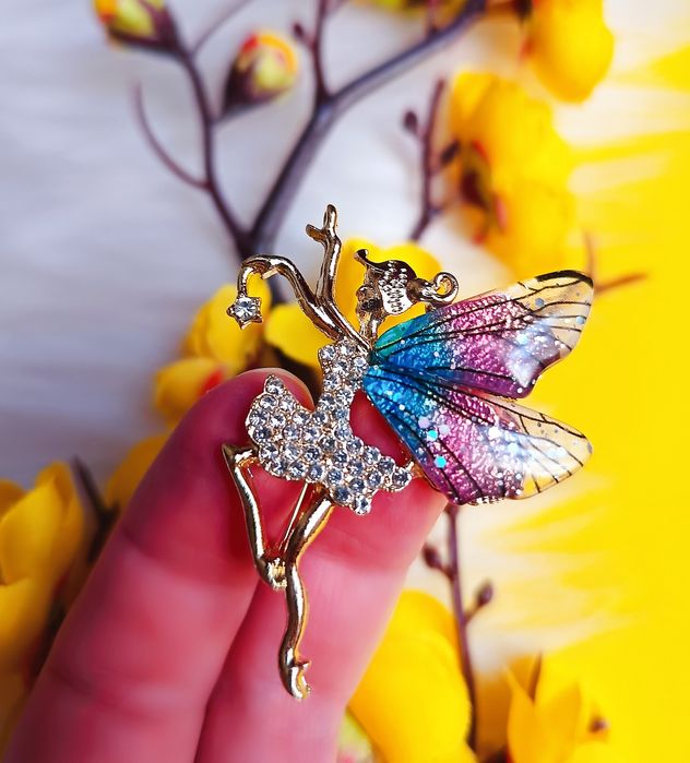 Piękna broszka wróżka