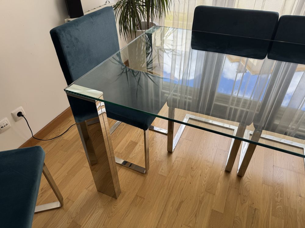 Mesa de jantar vidro e pés cromados