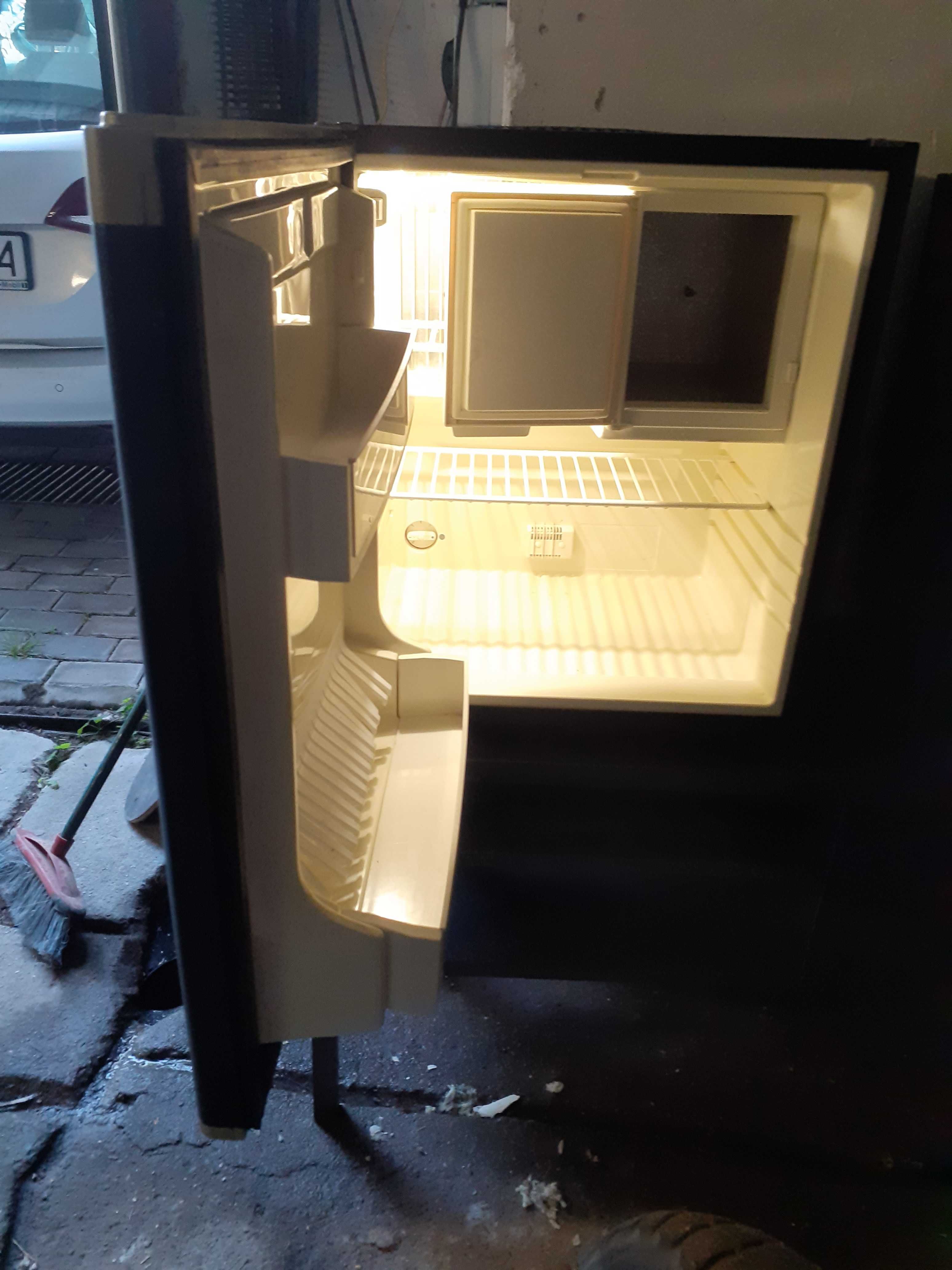 Lodówka z Zamrażalnikiem 56 L Dometic mf 20 60 Absorpcyjna Kamper gaz