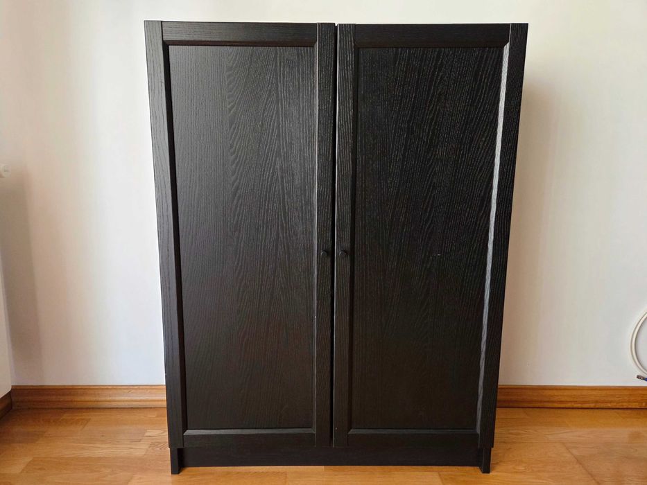 Estante com portas IKEA