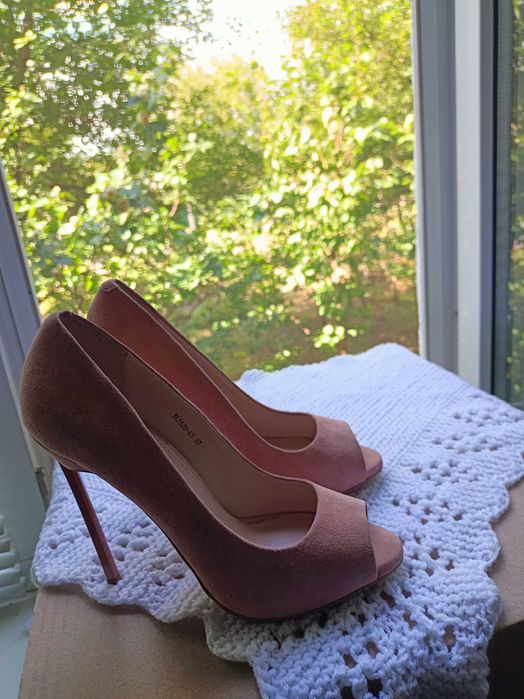 Туфлі замша на шпильці
