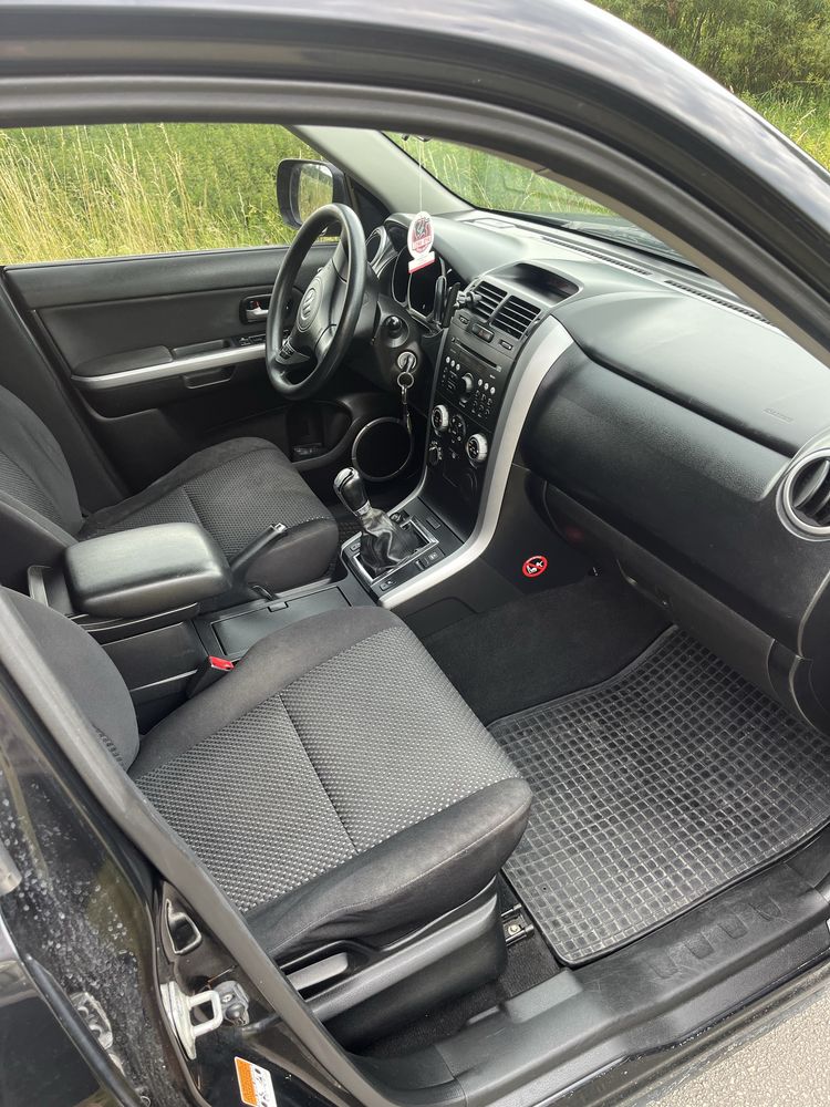 Sprzedam Suzuki Vitare z 2006 roku. Dlugie opłaty.