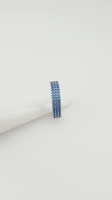 Pierścionek srebrny p.925 z niebieskimi cyrkoniami