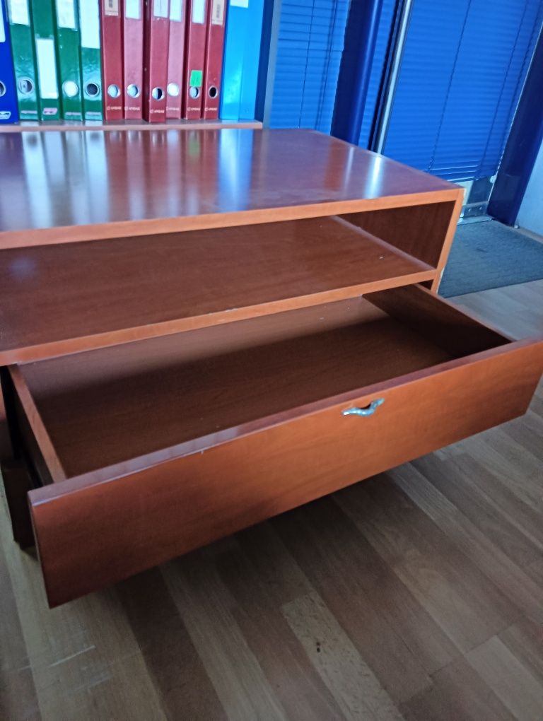 Mesa de madeira com 2 gavetas