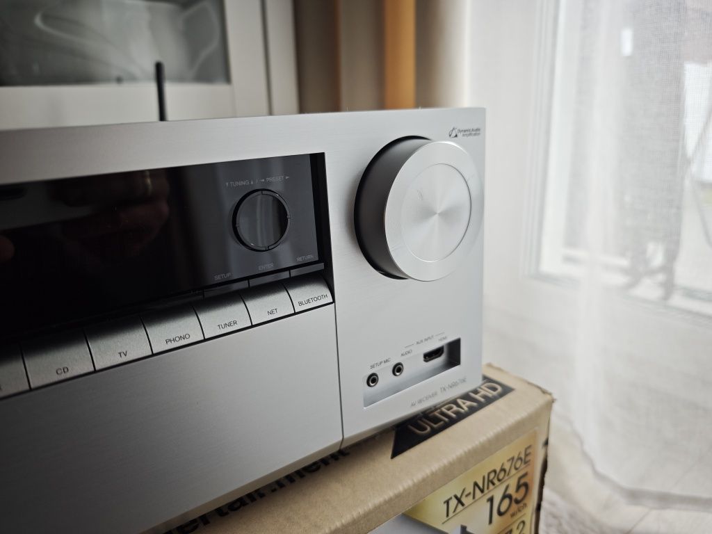 Amplituner Onkyo TX-NR676 4K HDR Spotify