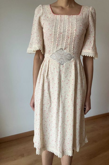 Vestido Vintage com Guipure – Leveza Bucólica e Elegância Atemporal
