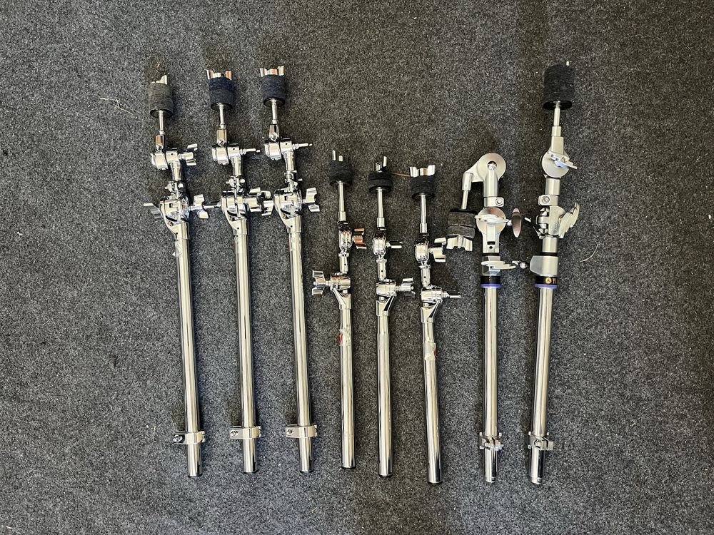 Rack de bateria com oito suportes para prato.