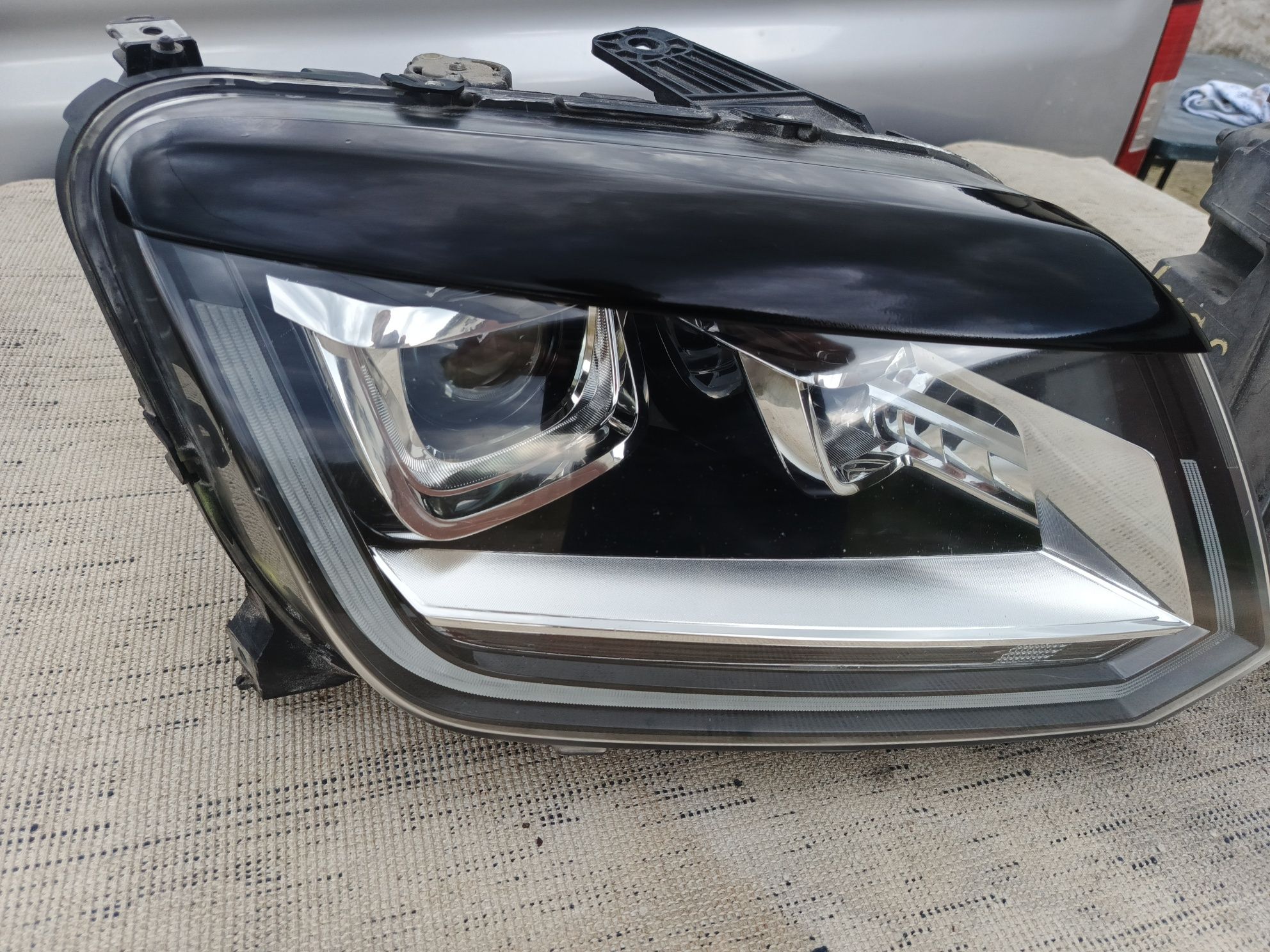 VW Amarok lift Bi Xenon europa