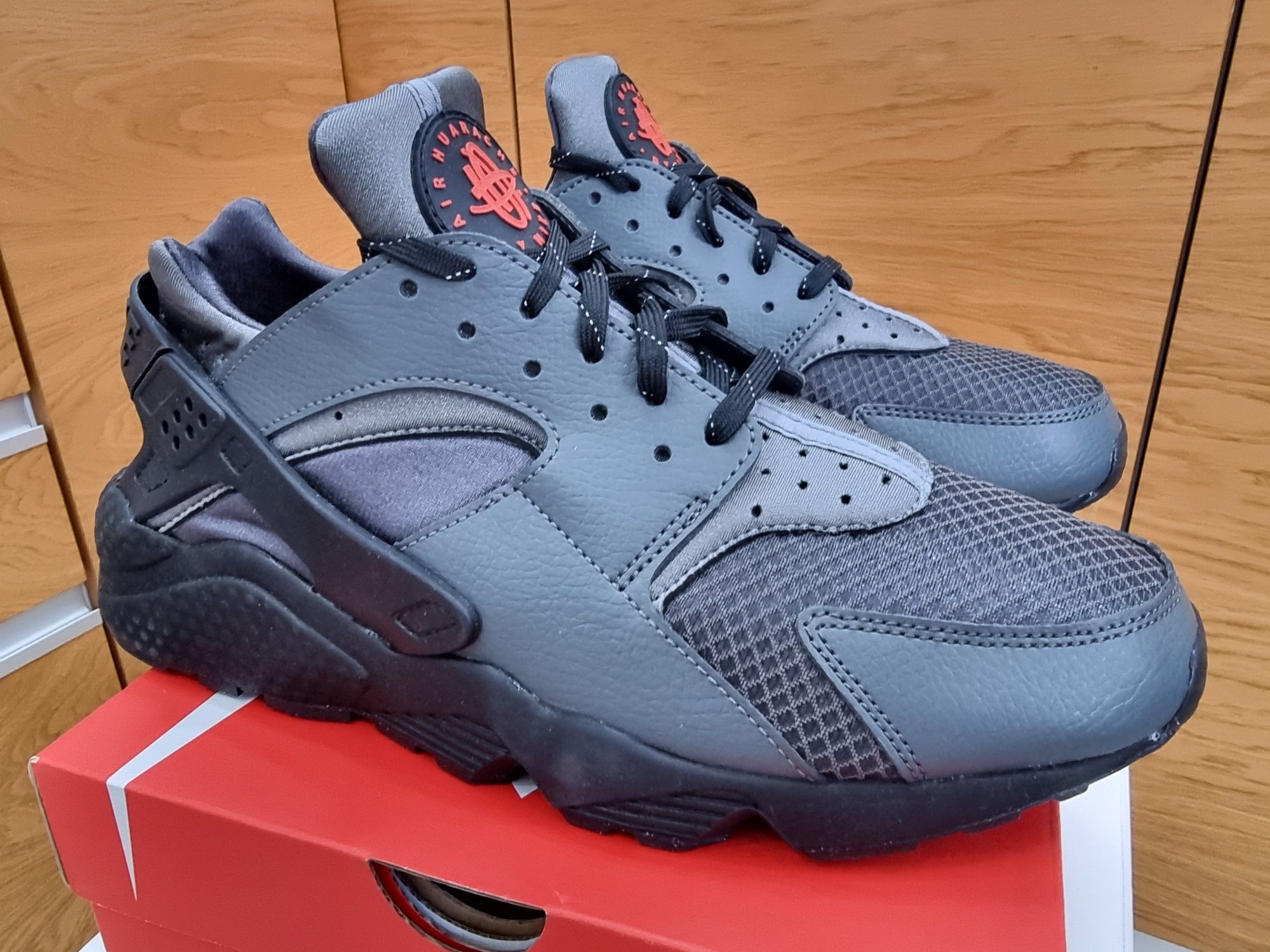 Nowe oryginalne Nike Air Huarache rozmiar 44 27,5 cm gwarancja.