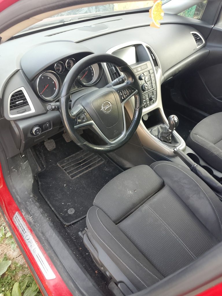 Opel astra J kombi turer 1.7 cdti hak