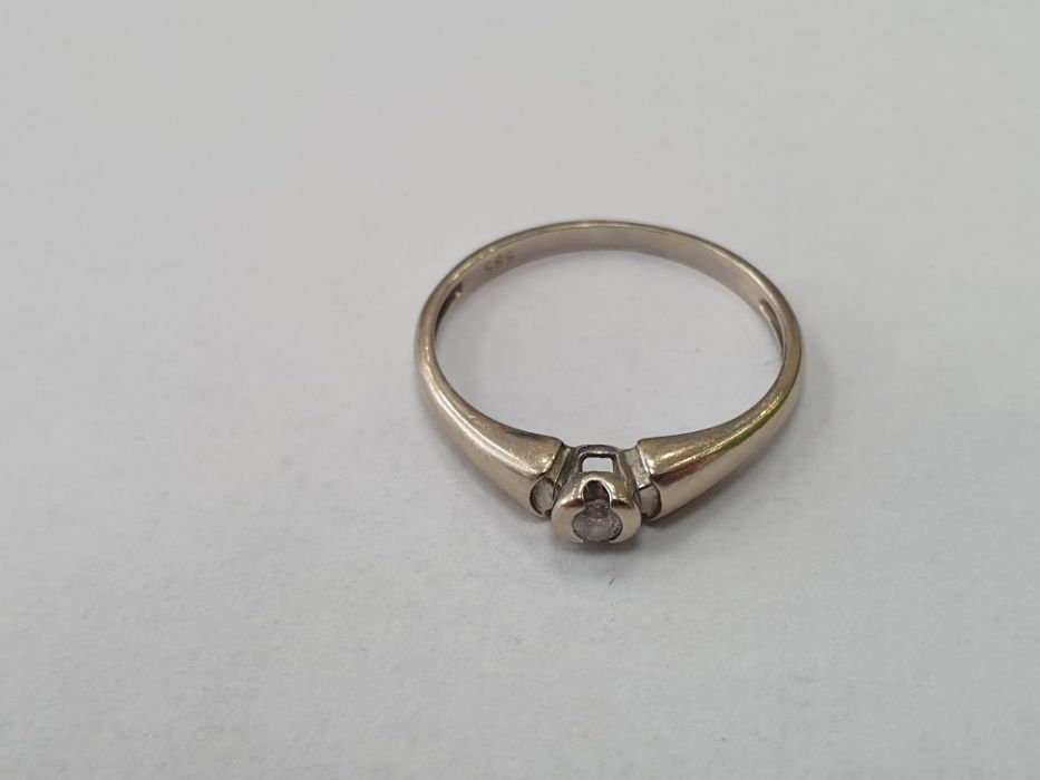 Piękny złoty pierścionek/ 585 + brylant 0.04 CT/ 1.3 gram/ R11/ sklep