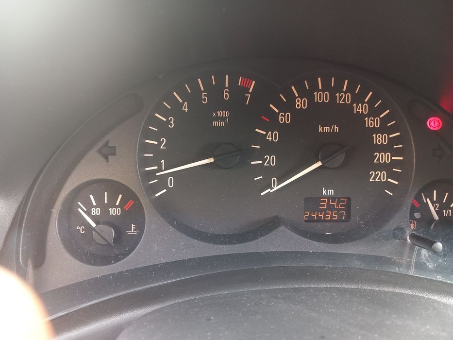 Exelente Opel Corsa 2002