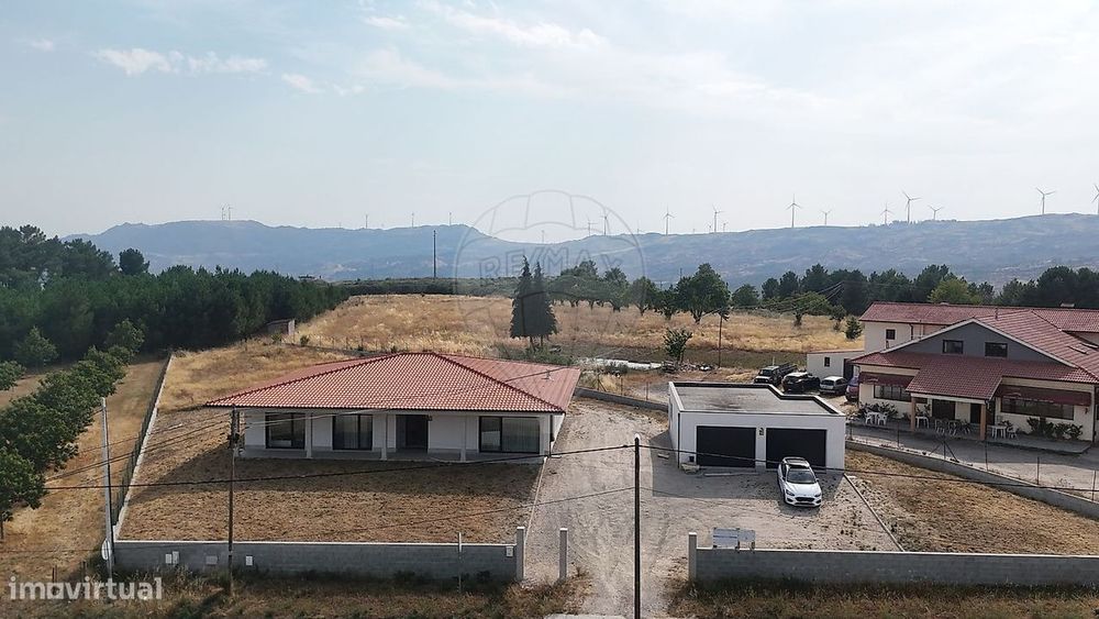 Moradia T4 para venda