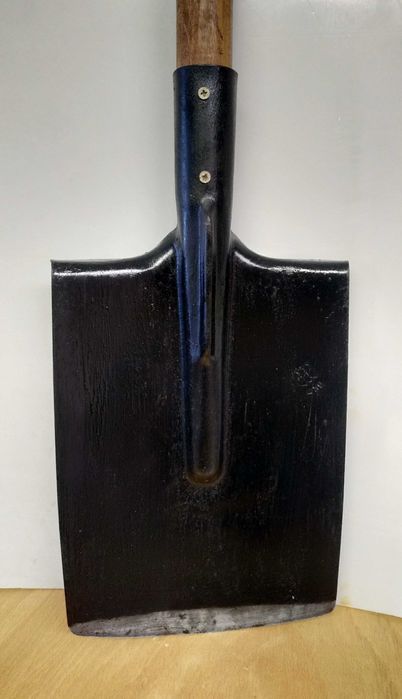 Лопата штыковая прямоугольная с металлической ручкой советская
