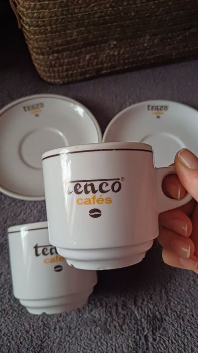 Conjunto chávenas e pratos