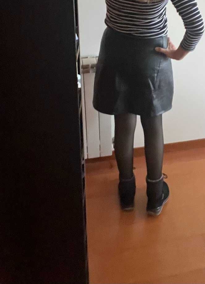 Saia curta, Zara, efeito pele, tamanho M.