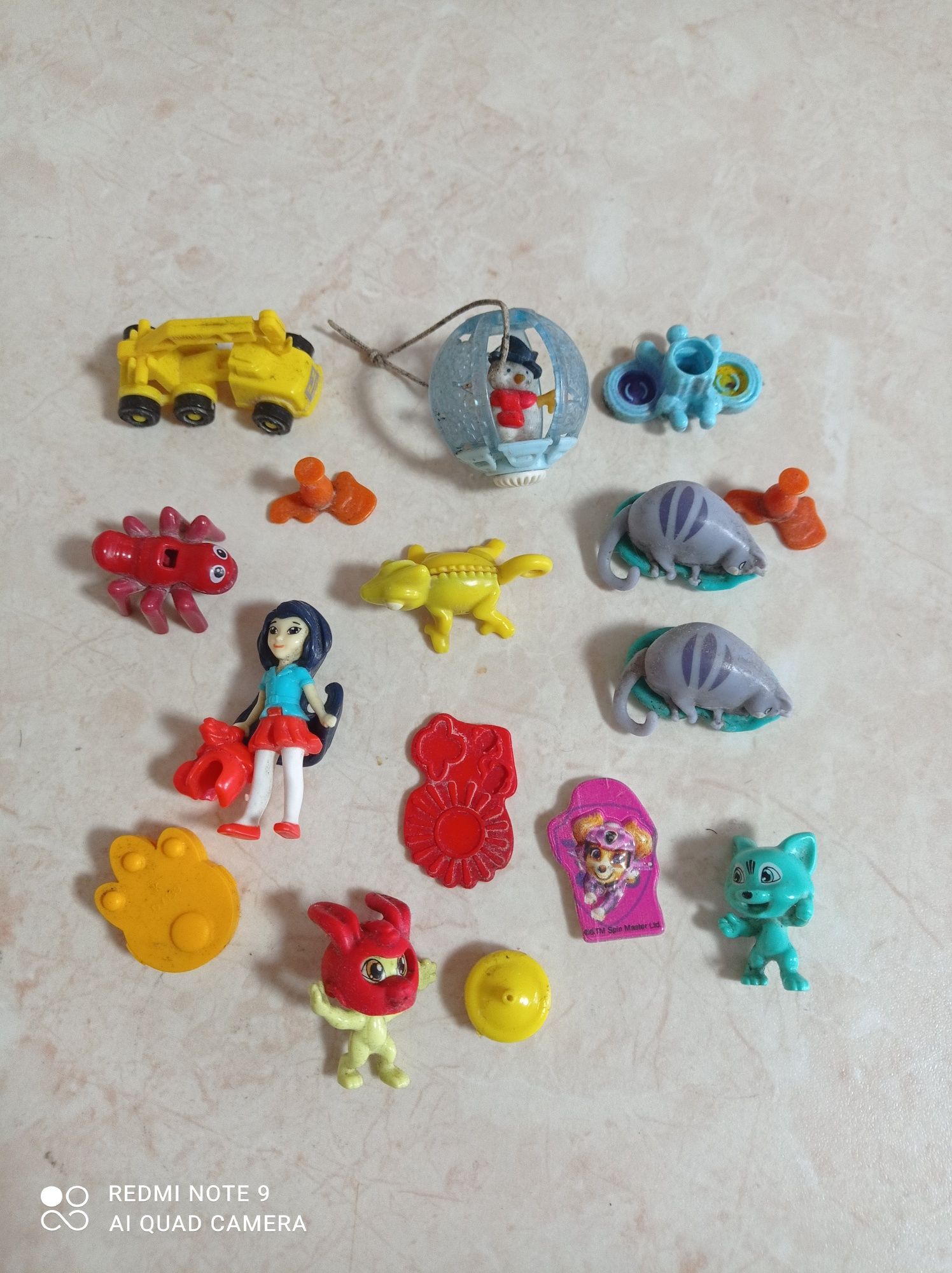 Zabawki figurki z kinder niespodzianka zestaw kolekcja