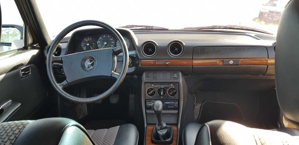MERCEDES W123 240D 1983.