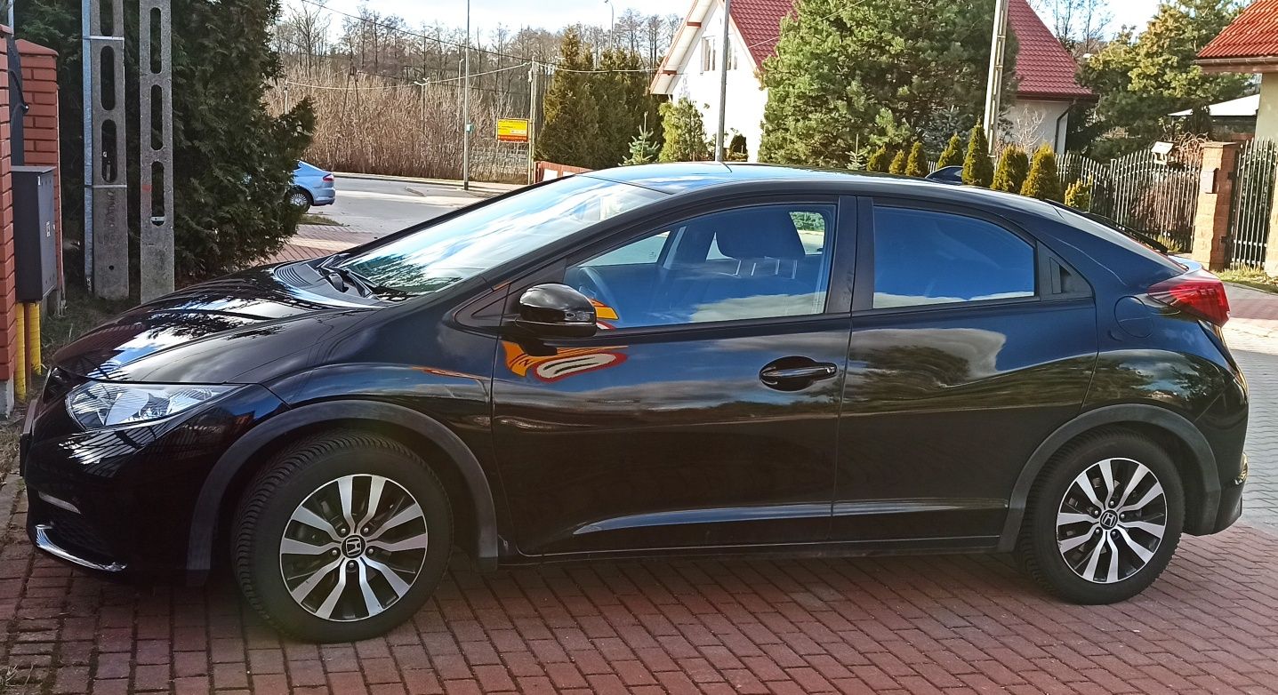 Sprzedam HONDA CIVIC  bezwypadkowa. I rejestracja 2015 Polecam !