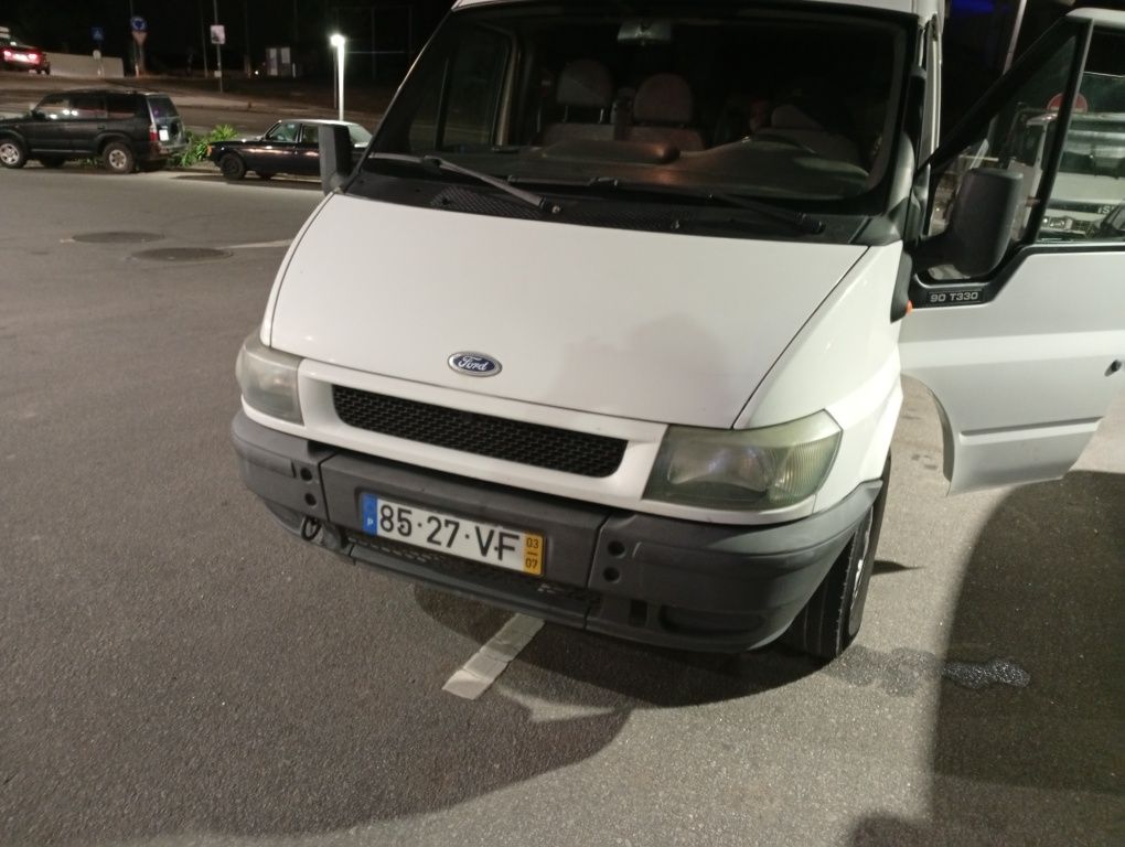 Carrinha Ford Transit de 9 lugares