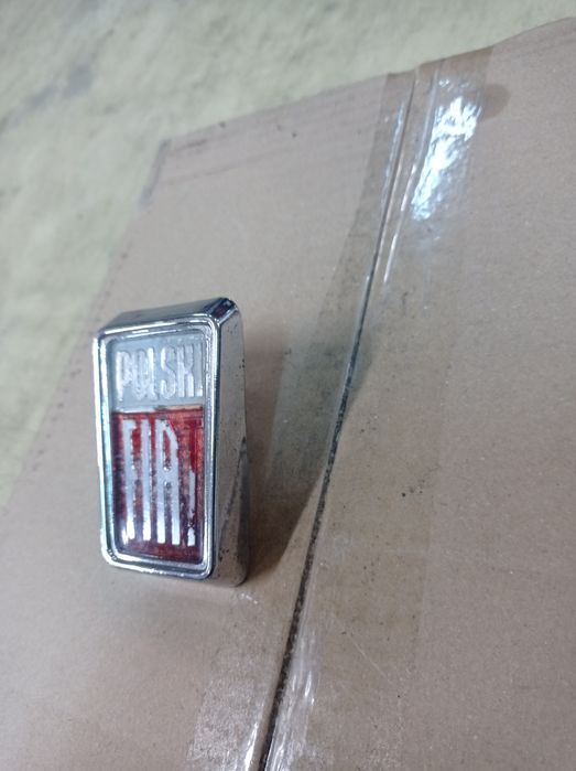 Znaczek emblemat Fiat 126p. Pierwsza seria.