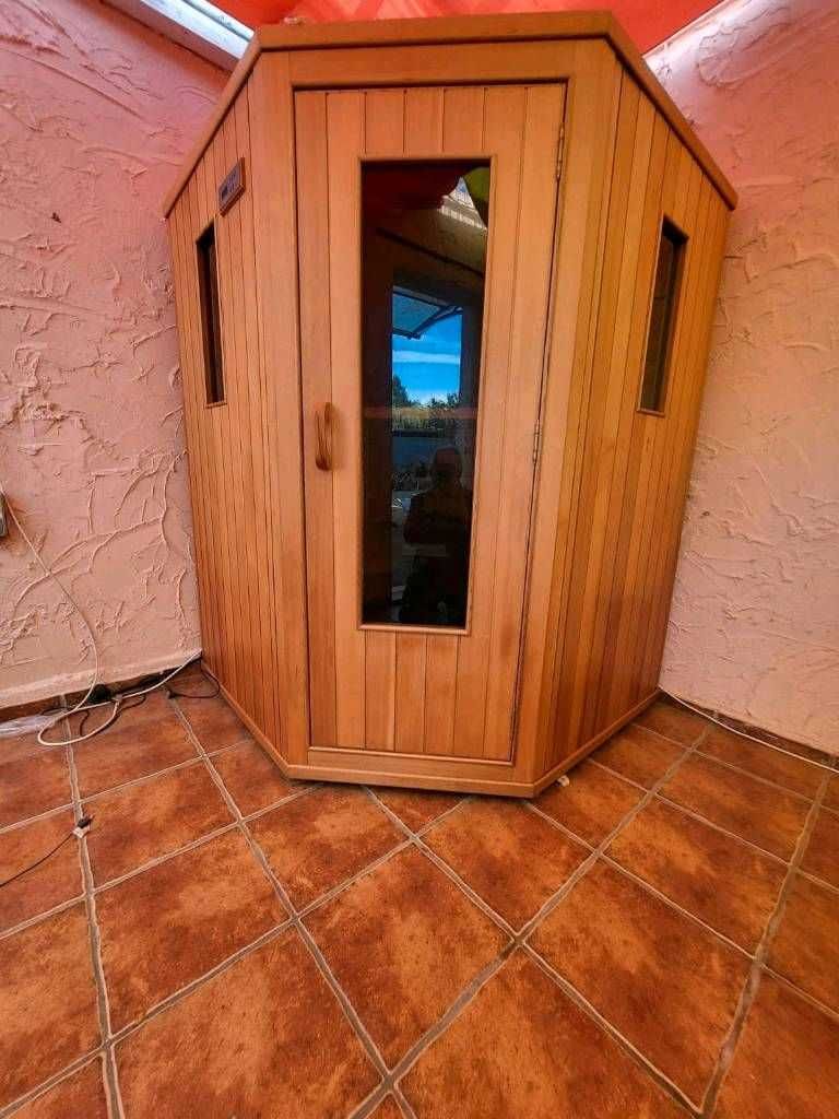 Sauna infra red podczerwień narożna 230V RADIO 2 Ławki na 4 osoby