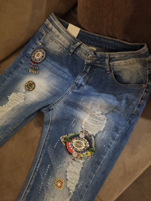 Calça  de ganga bordada