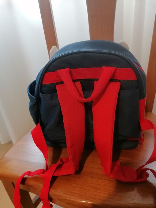 Mochila Tuc Tuc azul e vermelha