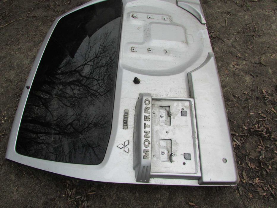 mitsubishi pajero iii 03-06 lampa tyl prawa montero klapa tyl szyba