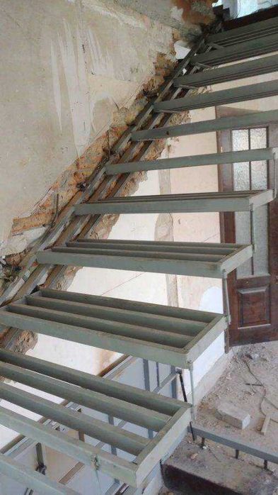 Металеві сходи на замовлення – виготовлення та монтаж