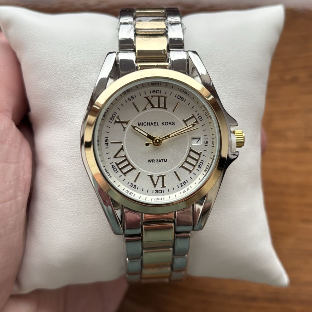 Жіночий годинник Michael Kors на браслеті комбінованого кольору
