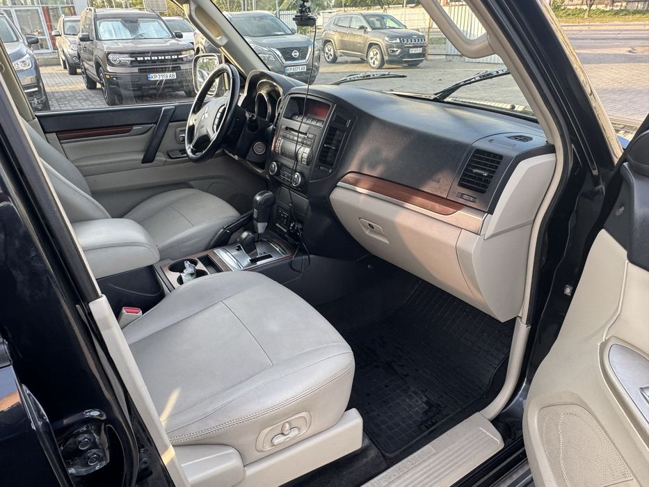 Mitsubishi Pajero Wagon 2007г 3.0 газ автомат 4х4