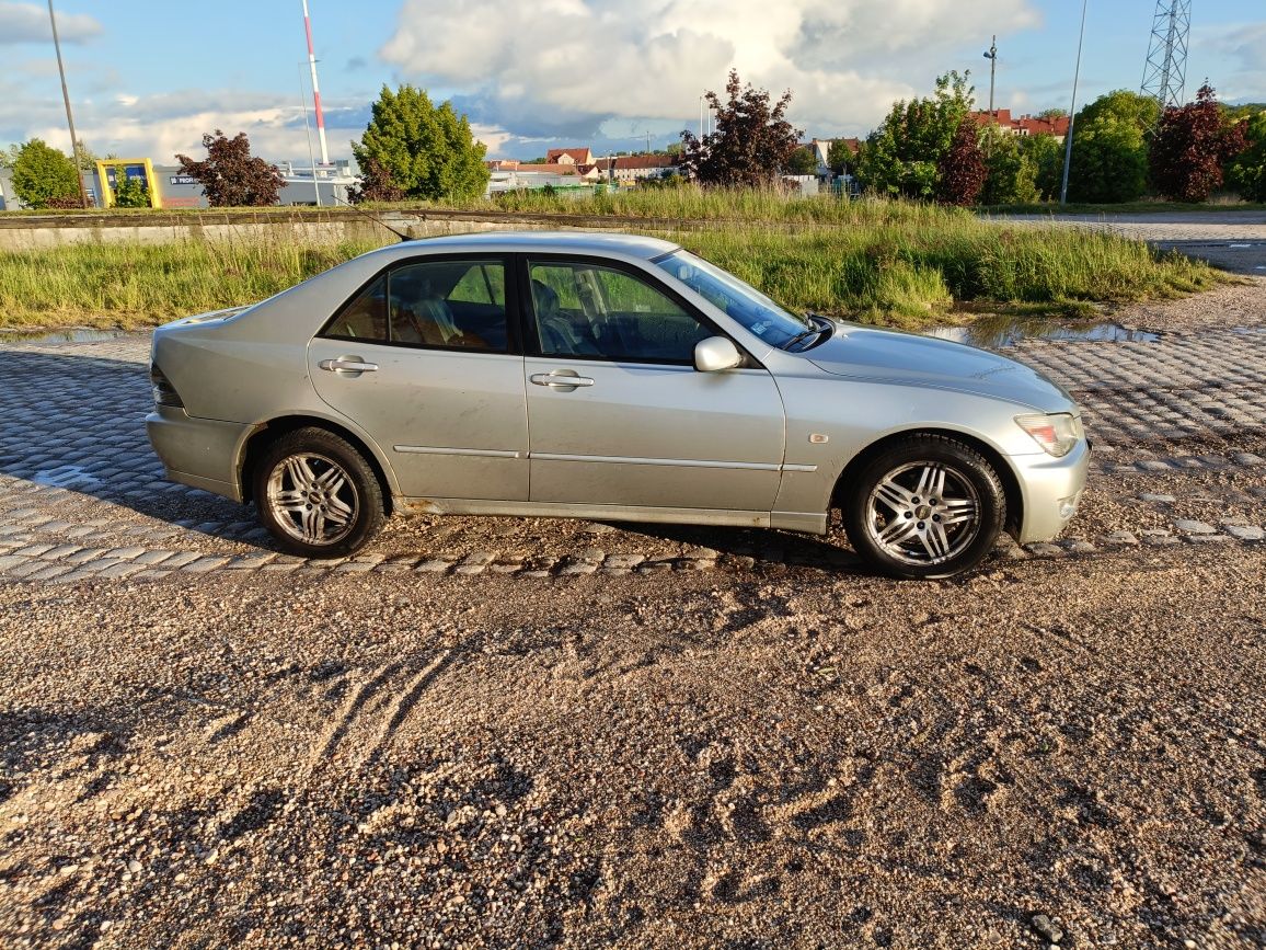 Sprzedam Lexus is 200