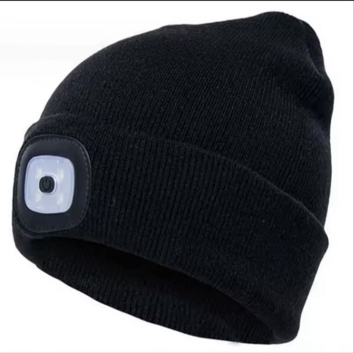 Чорні шапки з ліхтарем