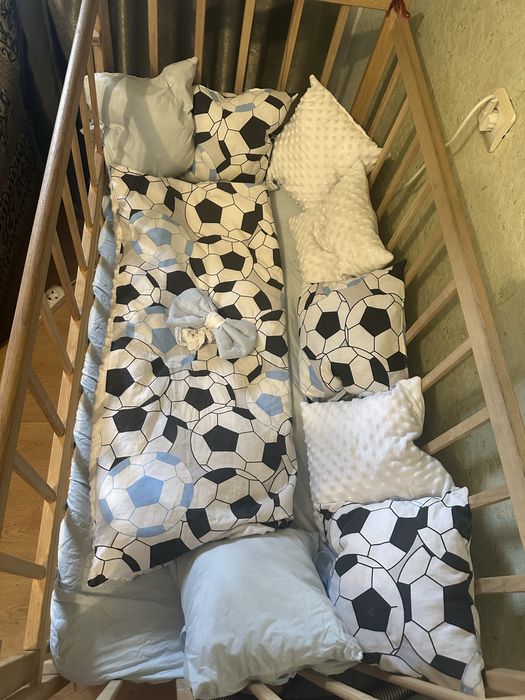 Кроватка з маятником+постіль+матрац