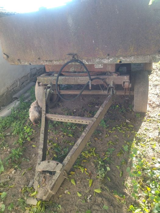 Продам тракторний прицеп 2птс4