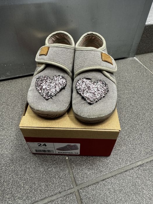 Kapcie dziewczęce rozmiar 24 Emel