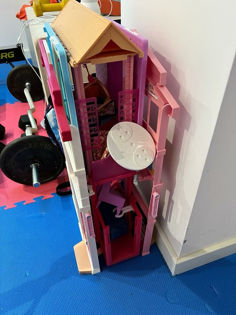 Barbie domek miejski z wyposażeniem 3 poziomy DLY32